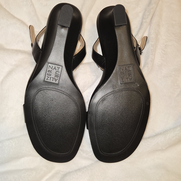 Naturalizer Black Sandals with Scallop Strap - Picture 5 of 7